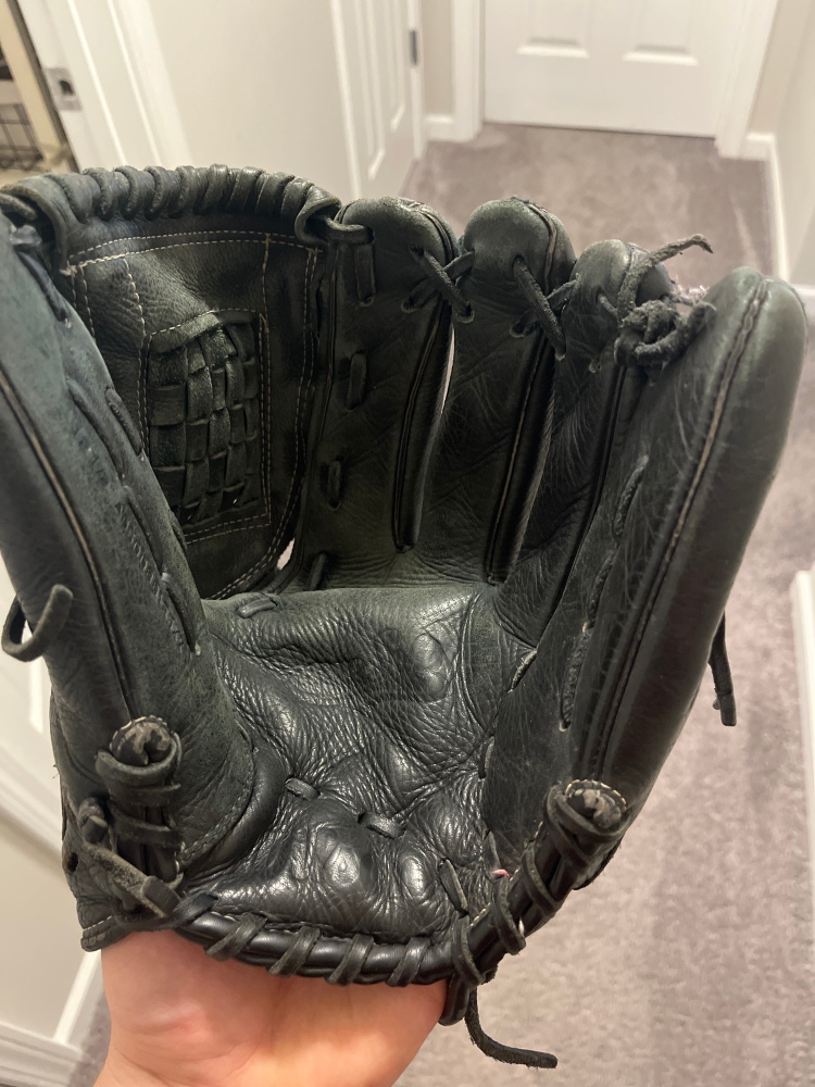 Used Right Hand Throw 12.5" A500 Baseball Glove