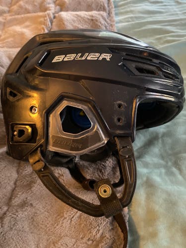 Used Medium Bauer  Re-Akt 150 Helmet