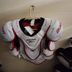 Senior New Medium Bauer Vapor X900 Shoulder Pads