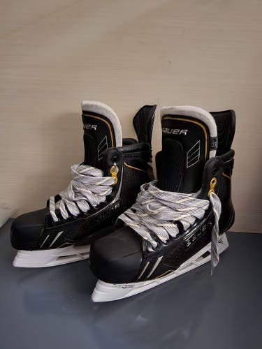 Senior New Bauer Supreme TotalOne NXG Hockey Skates Regular Width Pro Stock 8