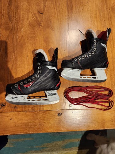 Junior Used CCM RBZ 60 Hockey Skates Regular Width Size 2.5