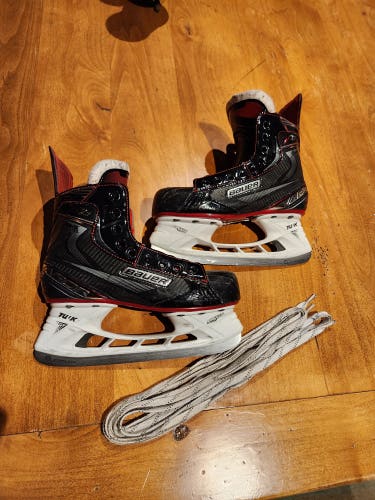 Intermediate Used Bauer Vapor X2.7 Hockey Skates Regular Width Size 4.5