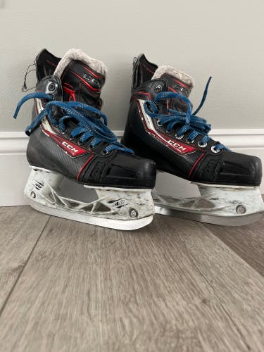 Used CCM Regular Width  Size 2.5 JetSpeed 280 Hockey Skates