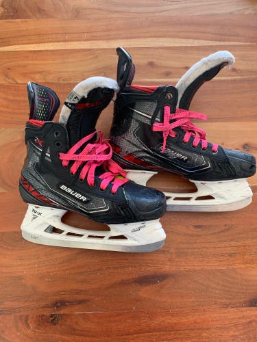 Intermediate Bauer Regular Width  Size 4.5 Vapor 2X Hockey Skates