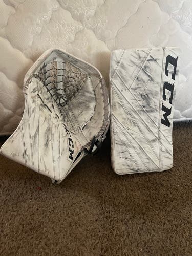 CCM EFLEX 5.9 Glove And Blocker