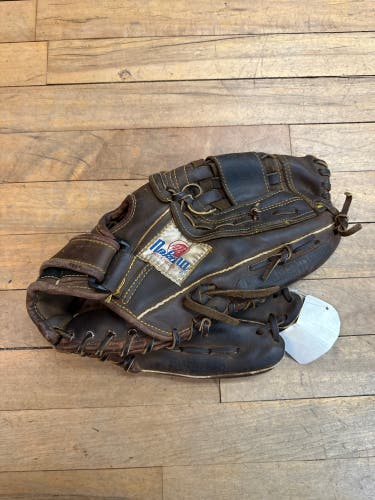 12.5” Nokona AMG-600X-CW Buckskin Baseball Glove - RHT