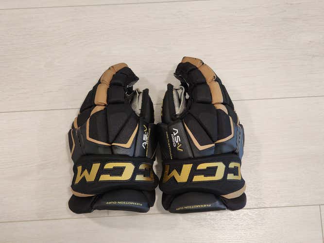 [Like NEW] CCM AS-V Pro Gloves Black/Gold - Size 13