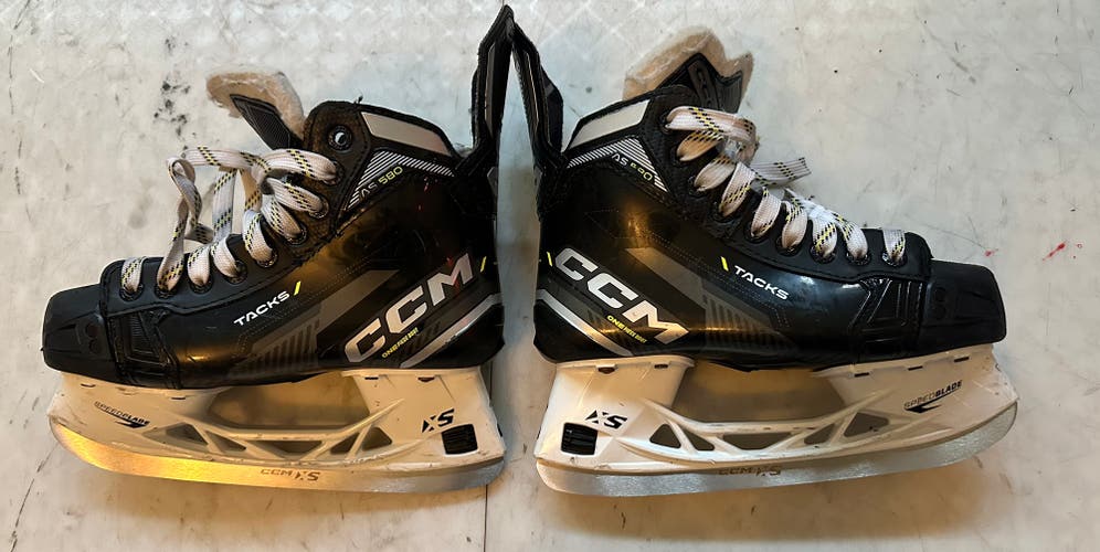 Used CCM Regular Width   Size 3.5 Tacks AS-580 Hockey Skates