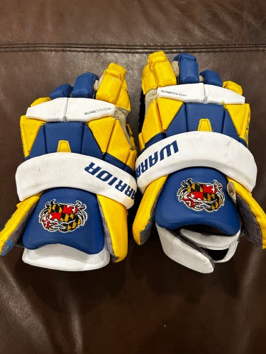 Used Warrior Medium Evo Lacrosse Gloves
