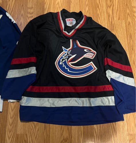 Vancouver Canucks CCM jersey Size XL