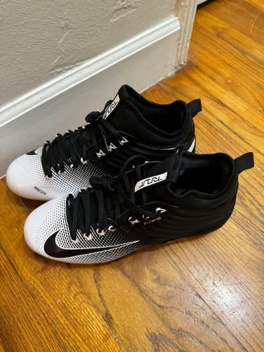 Black Nike Baseball Cleat