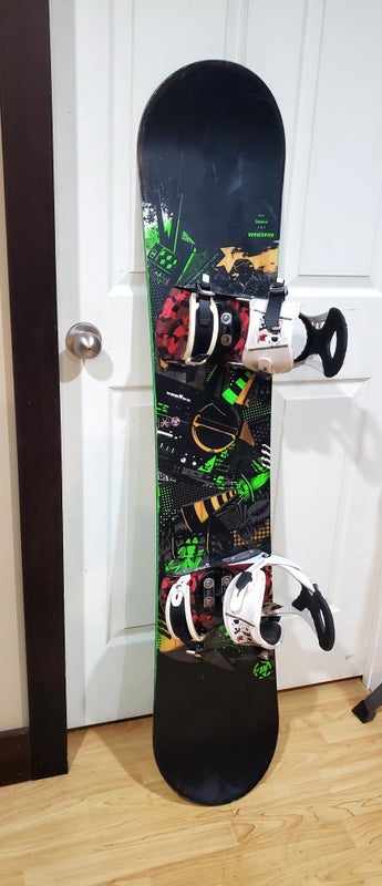 Used Men's K2 Snowboard 147cm Freestyle With Binding size L flat board.