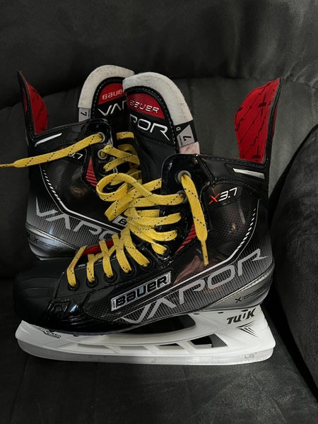 Used Bauer Regular Width 7 Vapor X3.7 Hockey Skates