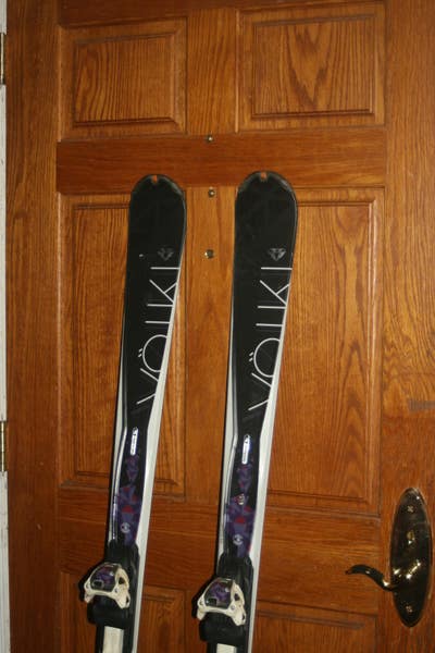 Women's Volkl 162 cm All Mountain Viola Essenza Skis With Marker