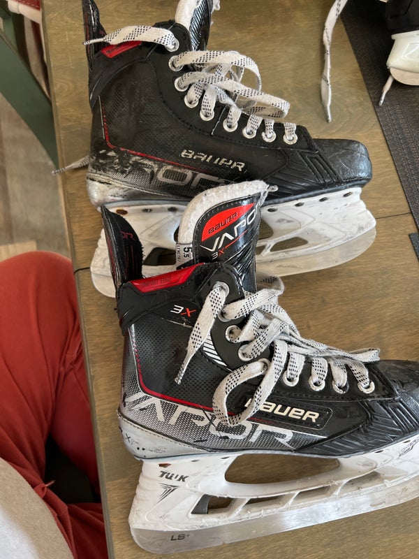 Used Bauer Regular Width   Size 5.5 Vapor 3X Hockey Skates