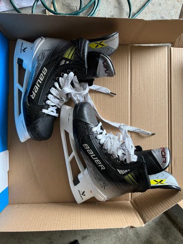 Used Bauer Wide Width   7.5 Vapor Hyperlite 2 Hockey Skates
