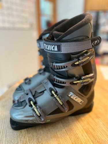 Tecnica Rival X5 ski boots