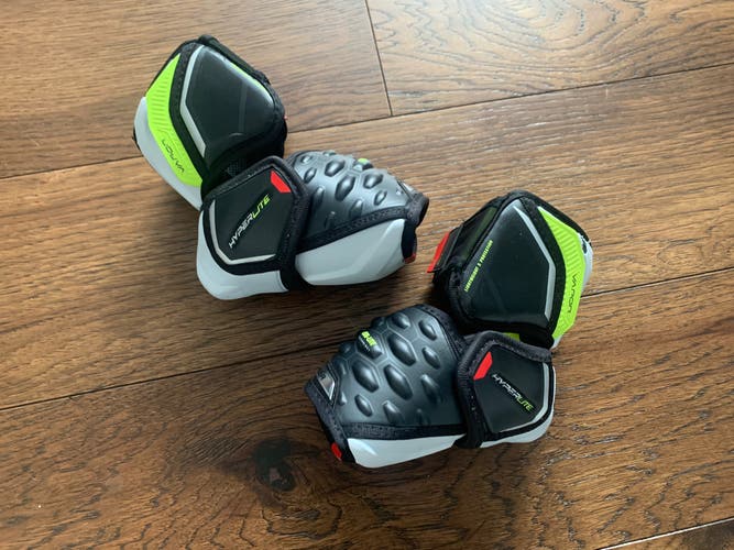 NEW  SIZE JR M Bauer Vapor Hyperlite Elbow Pads