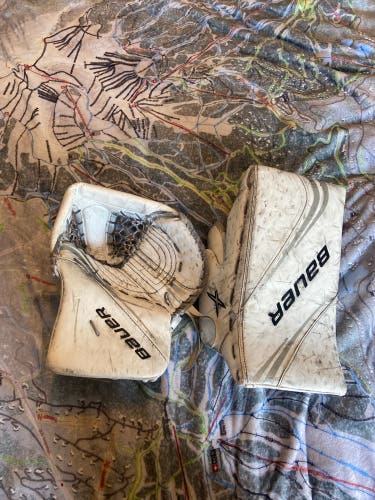 Intermediate Bauer Vapor 2x goalie glove and blocker