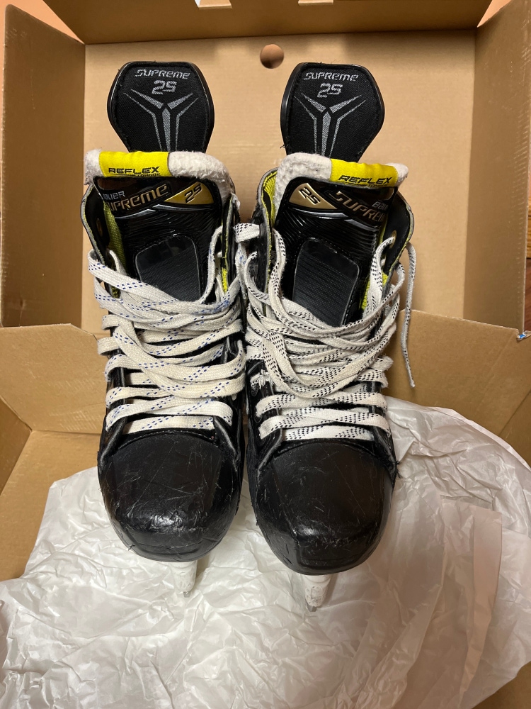 Used Bauer Regular Width Size 5 Supreme 2S Hockey Skates