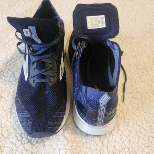 Brooks Levitate 4.0 Blue  Adult Unisex Size 12 (Women's 13). Ran in once outside.