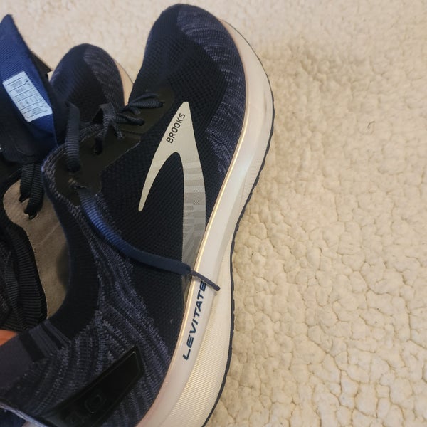 Brooks Levitate 4.0 Blue  Adult Unisex Size 12 (Women's 13). Ran in once outside.