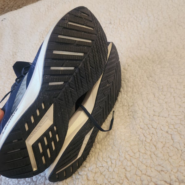 Brooks Levitate 4.0 Blue  Adult Unisex Size 12 (Women's 13). Ran in once outside.