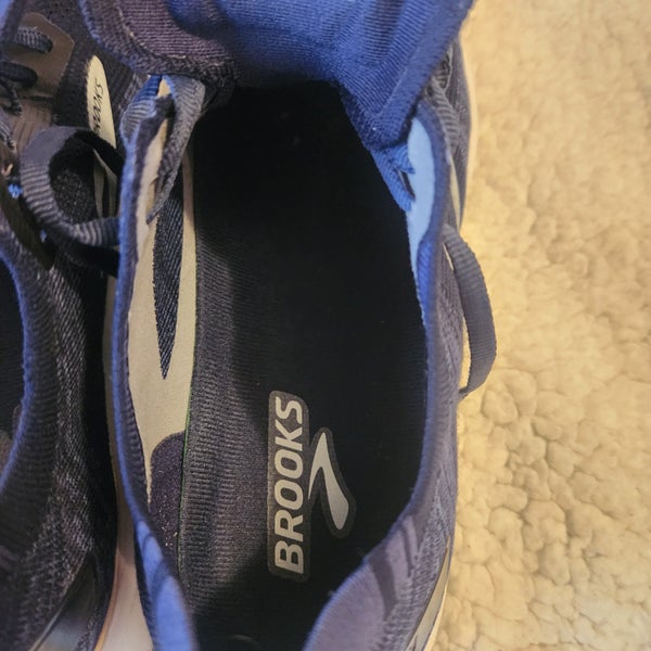 Brooks Levitate 4.0 Blue  Adult Unisex Size 12 (Women's 13). Ran in once outside.