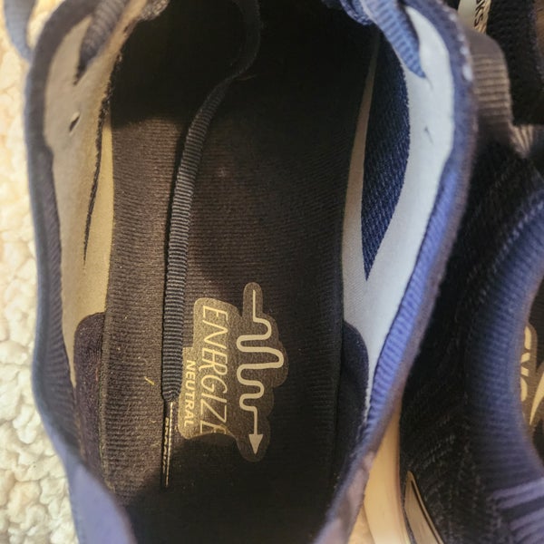 Brooks Levitate 4.0 Blue  Adult Unisex Size 12 (Women's 13). Ran in once outside.