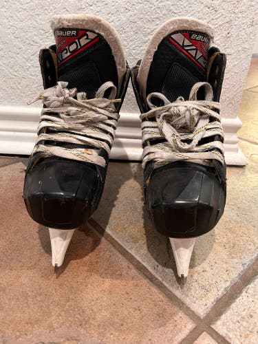 Used Bauer Regular Width Size 7 Vapor X2.9 Hockey Goalie Skates