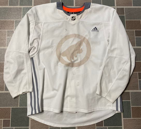 Pro Stock Arizona Coyotes Practice Jersey- White Size 58