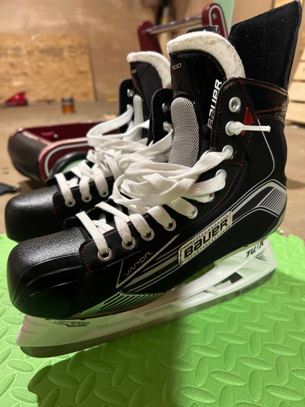 Like New Bauer Regular Width  10.5 Vapor X500 Hockey Skates