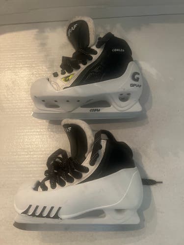 Senior Graf Goaler Hockey Skates Regular Width Size 5.5