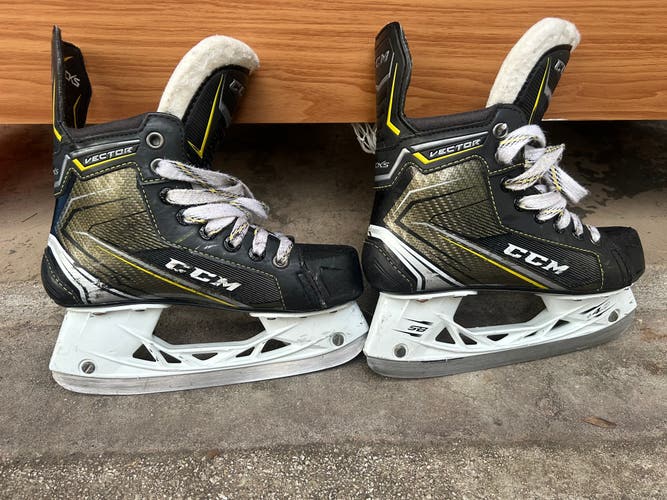 Used CCM Size 2.5 Hockey Skates