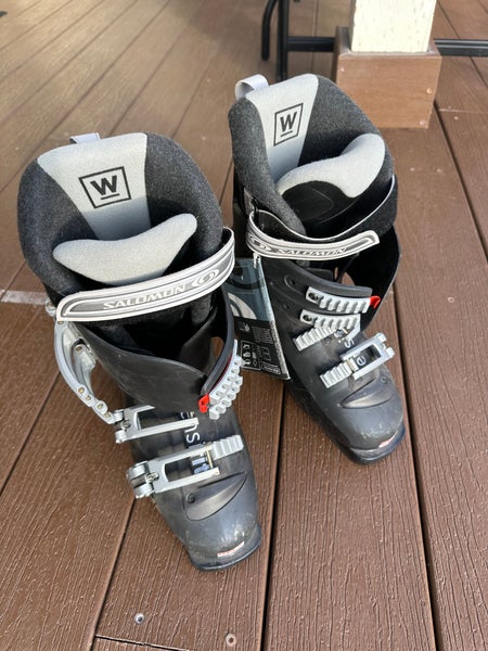 Salomon Performa ski boots women brand new with tags, no original box.