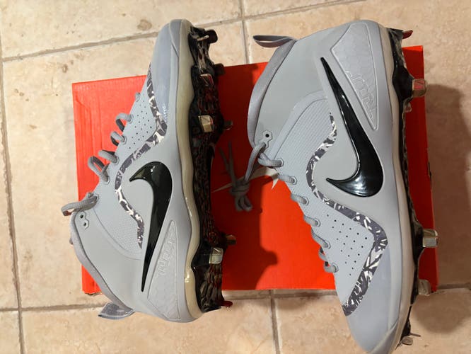 Gray Men's Metal High Top Force Zoom Trout 4 Turf