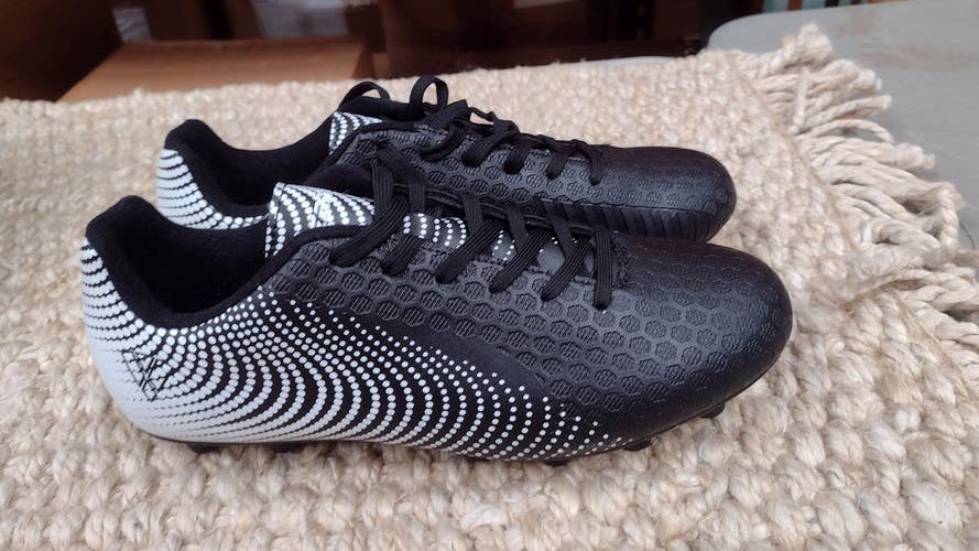 Vizari Unisex Soccer Shoes | Black/White | VZSE93351M-10