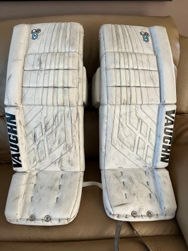 Vaughn V8 JR Goalie Pads 28+2 inch