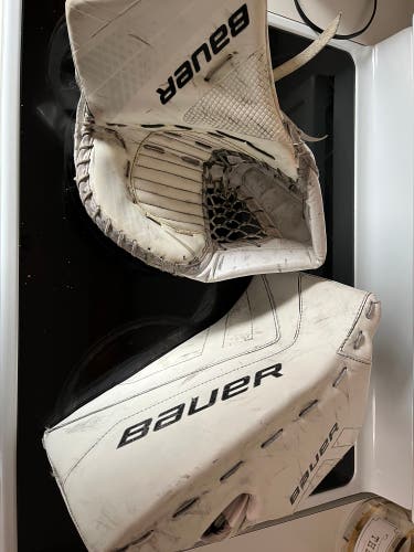 Bauer Vapor 1X intermediate Trapper  Bauer Supreme One9 Blocker