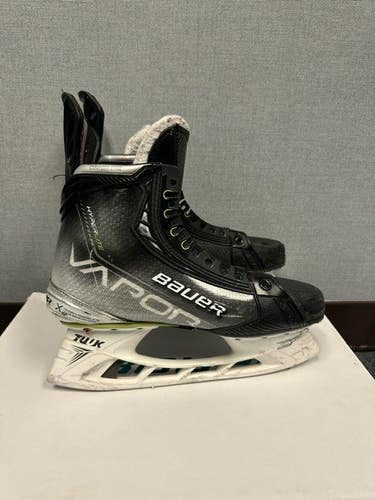 Senior Used Bauer Vapor Hyperlite Hockey Skates Regular Width 9.5