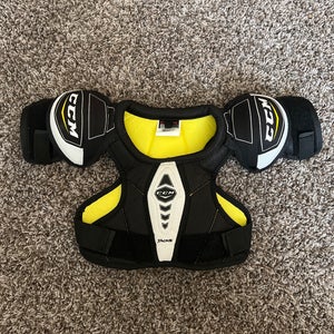 NEW CCM Tacks Youth M Shoulder Pads
