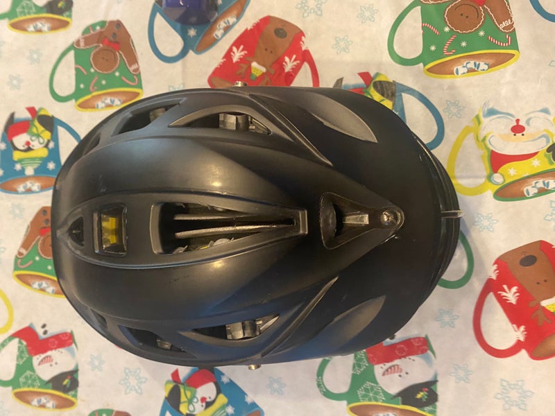 Used Player's Cascade R Helmet