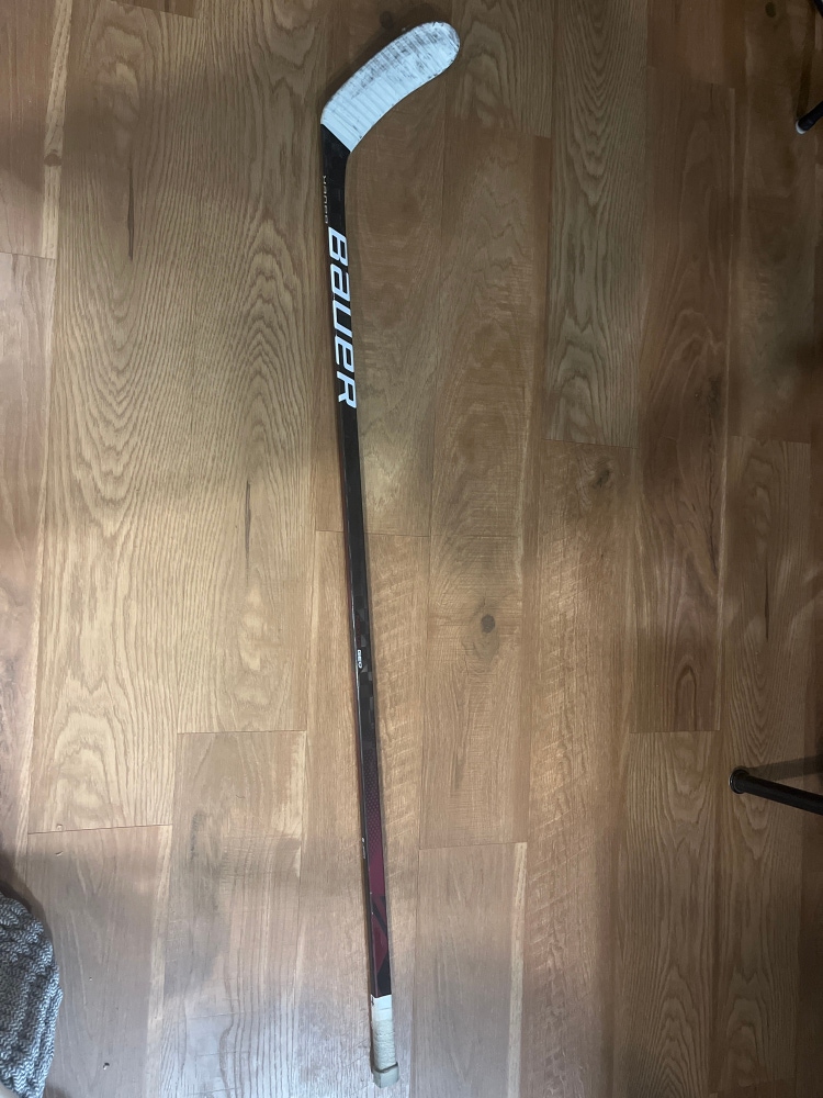 Senior Right Handed P28M Pro Stock Nexus 2N Pro Hockey Stick