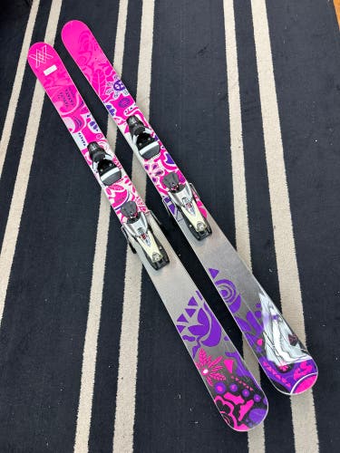 163cm Volkl Aura 100 Skis w/ Look SPX12 Bindings