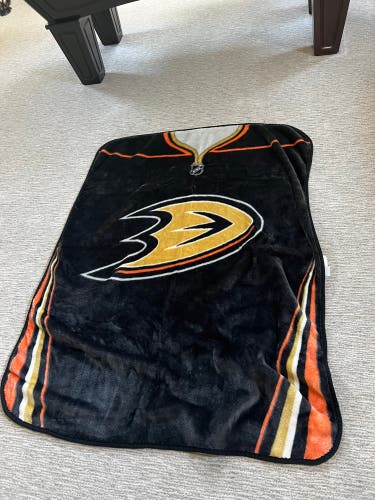 Anaheim Ducks Throw/Blanket