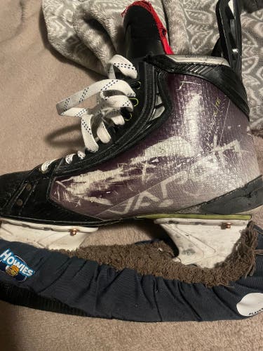 Intermediate Bauer Regular Width   6 Vapor Hyperlite Hockey Skates