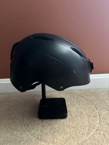 Bevel snowboarding helmet