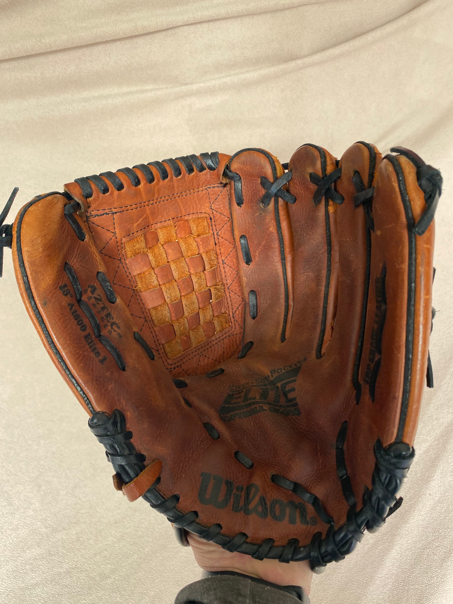 Used Right Hand Throw Wilson A1600 Elite 1 Baseball Glove 13"