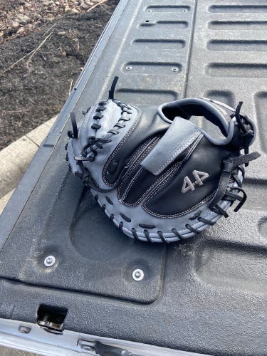 New Right Hand Throw 32.5" Baseball Glove