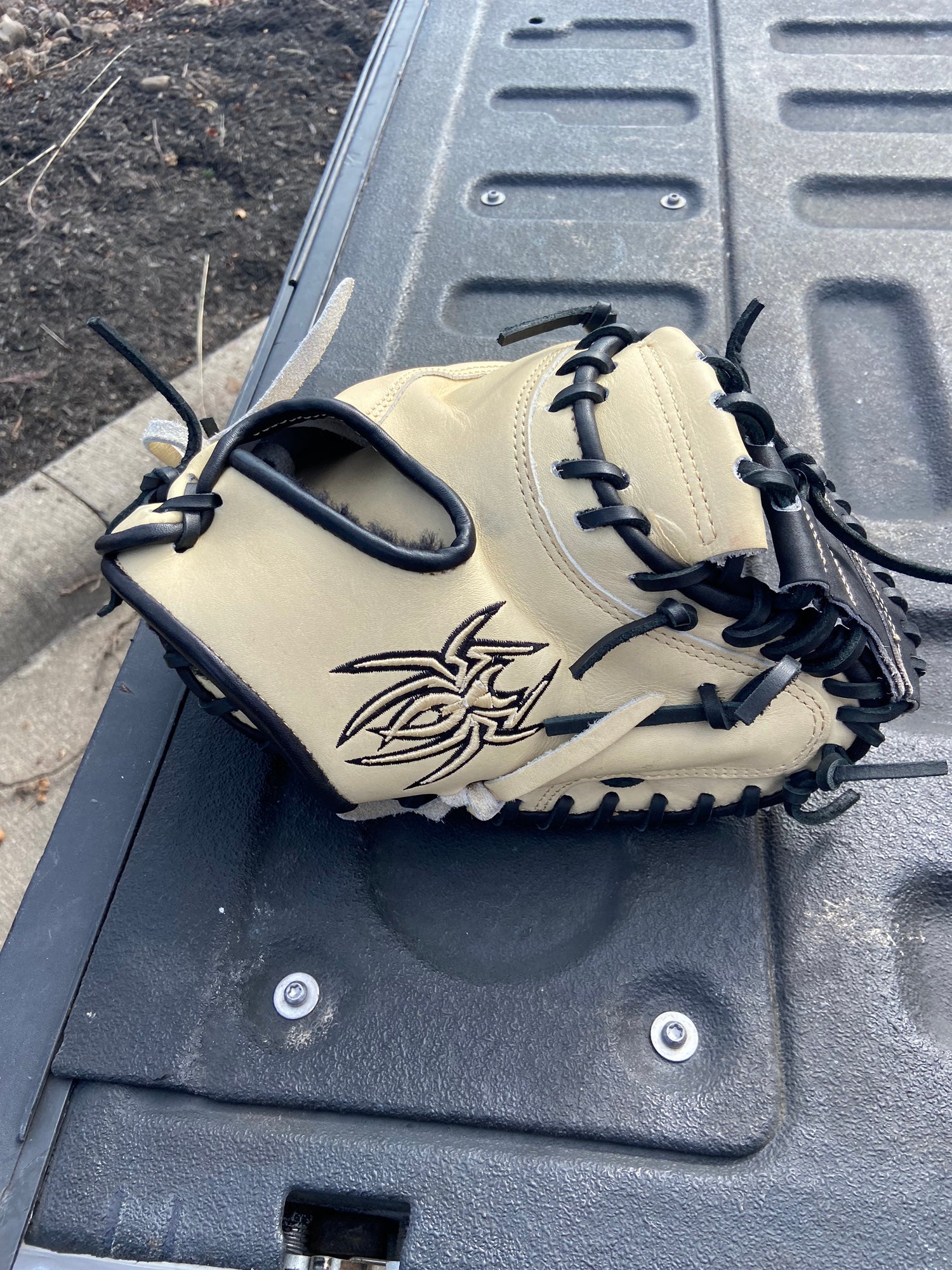 Davis Relacing - Custom Gloveworks Game Day Series relaced